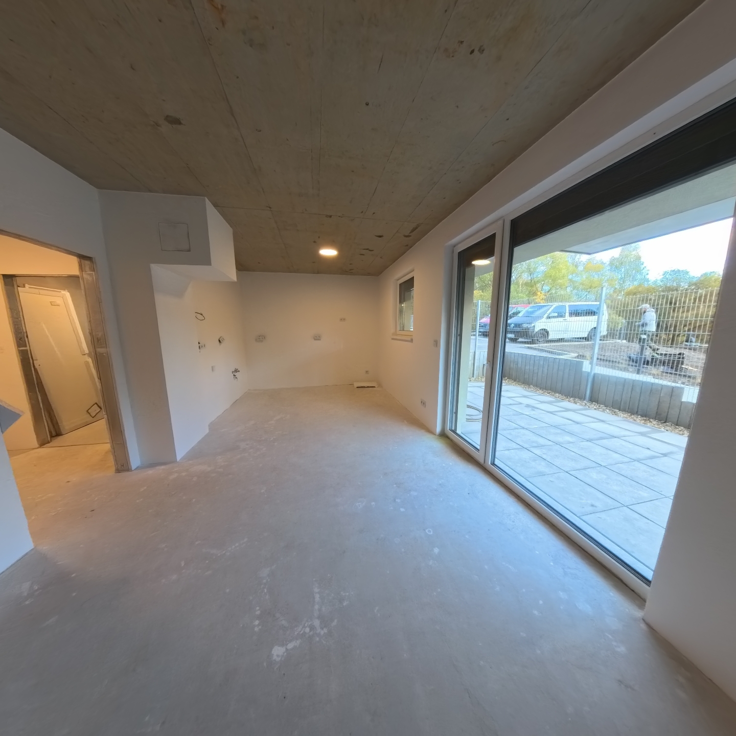 Kuchyně a vstup na předzahrádku