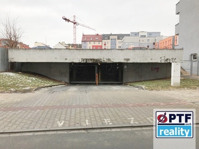 1Pronájem garážového stání realitni? makle?r? Jir?i? Beroun David Choc nejleps?i? spolehlivy? realit