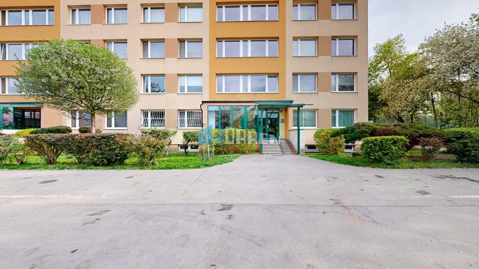 Byt-Chalupkova-Macoun-04262025_182931.jpg