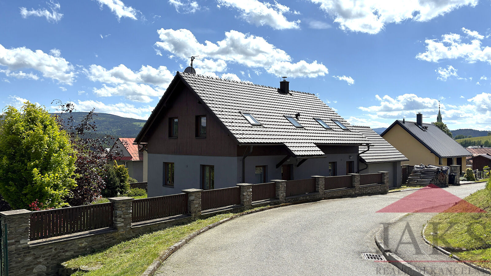House, 198 m², land 733 m²