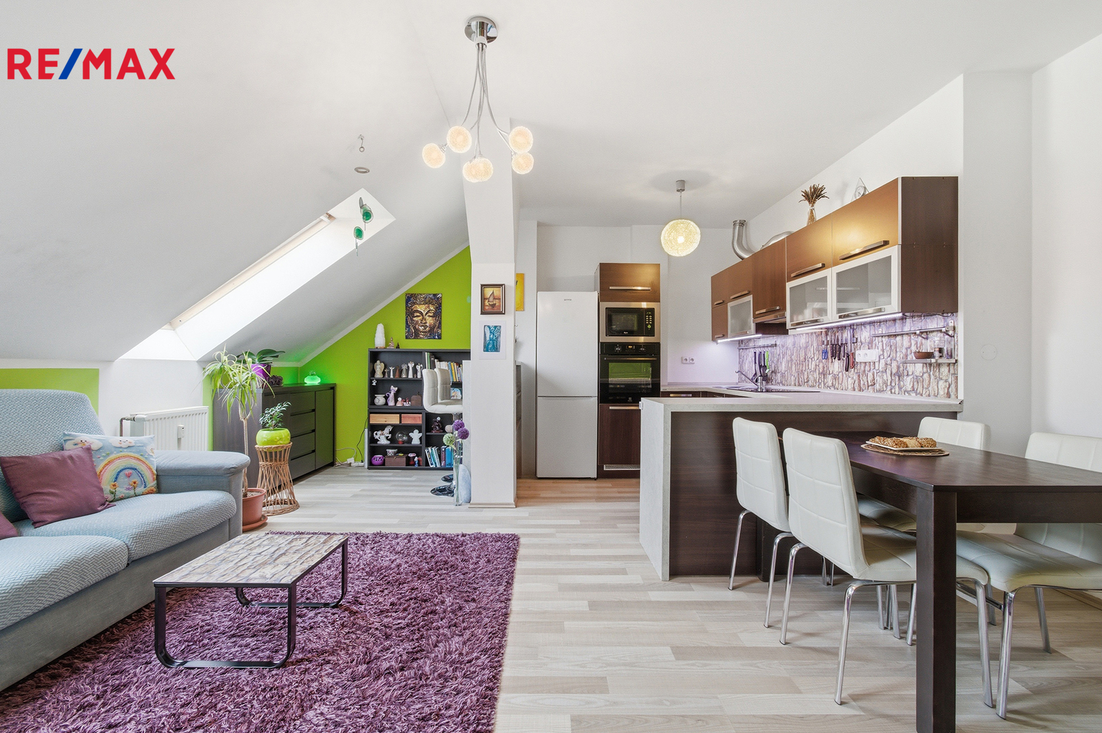 Obývací pokoj s kuchyňským koutem