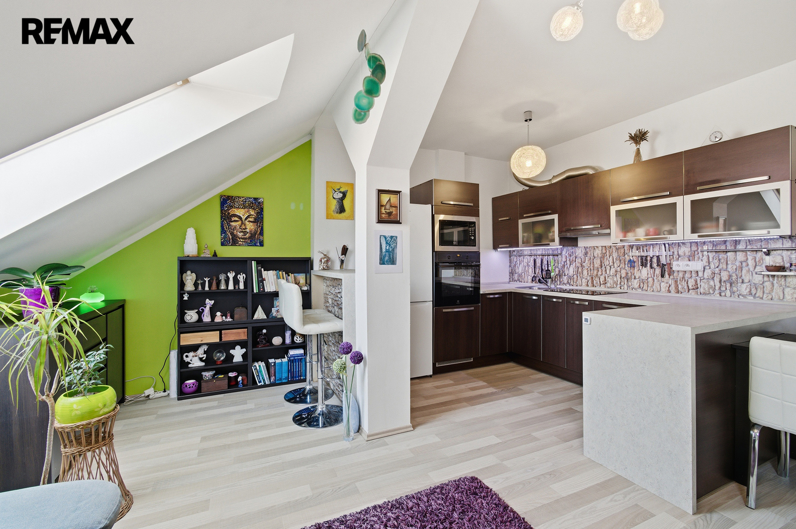 Obývací pokoj s kuchyňským koutem