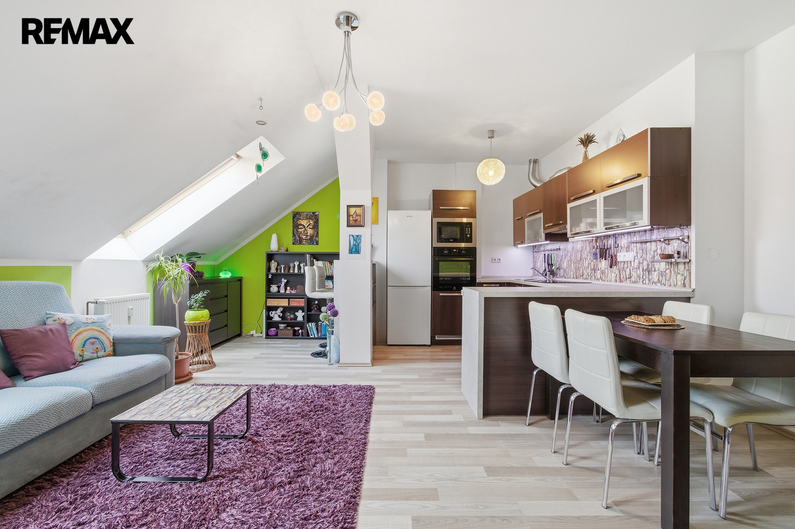 Obývací pokoj s kuchyňským koutem