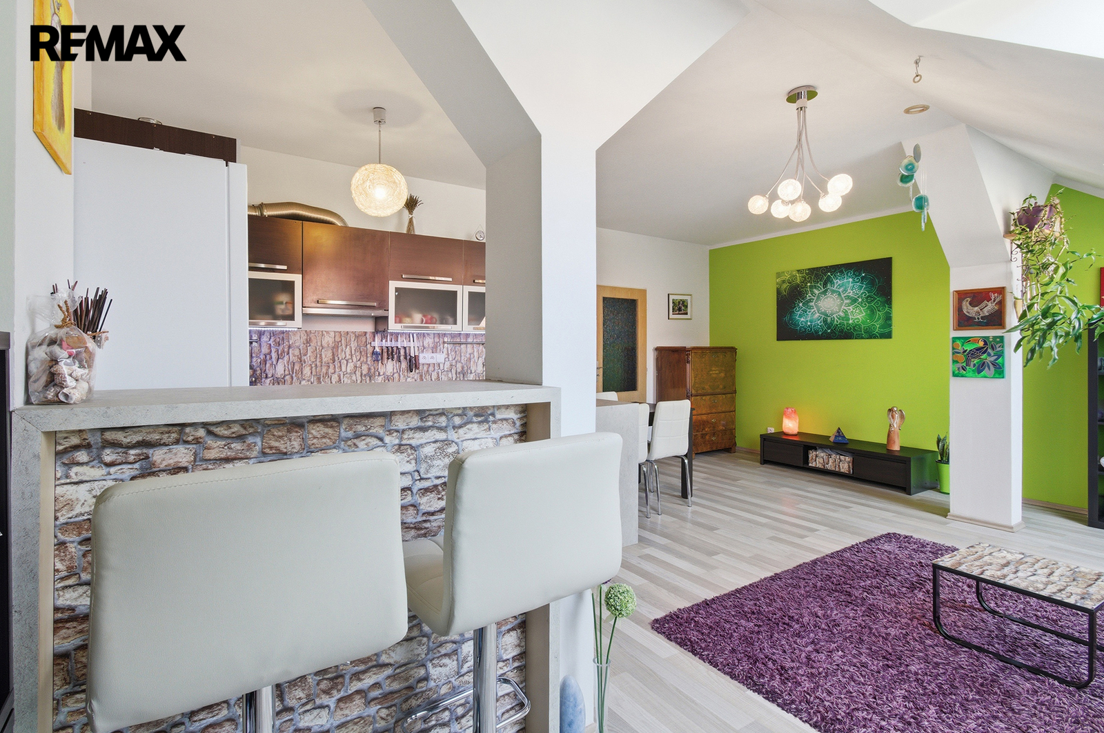 Obývací pokoj s kuchyňským koutem