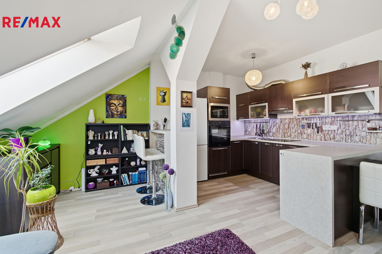 Obývací pokoj s kuchyňským koutem