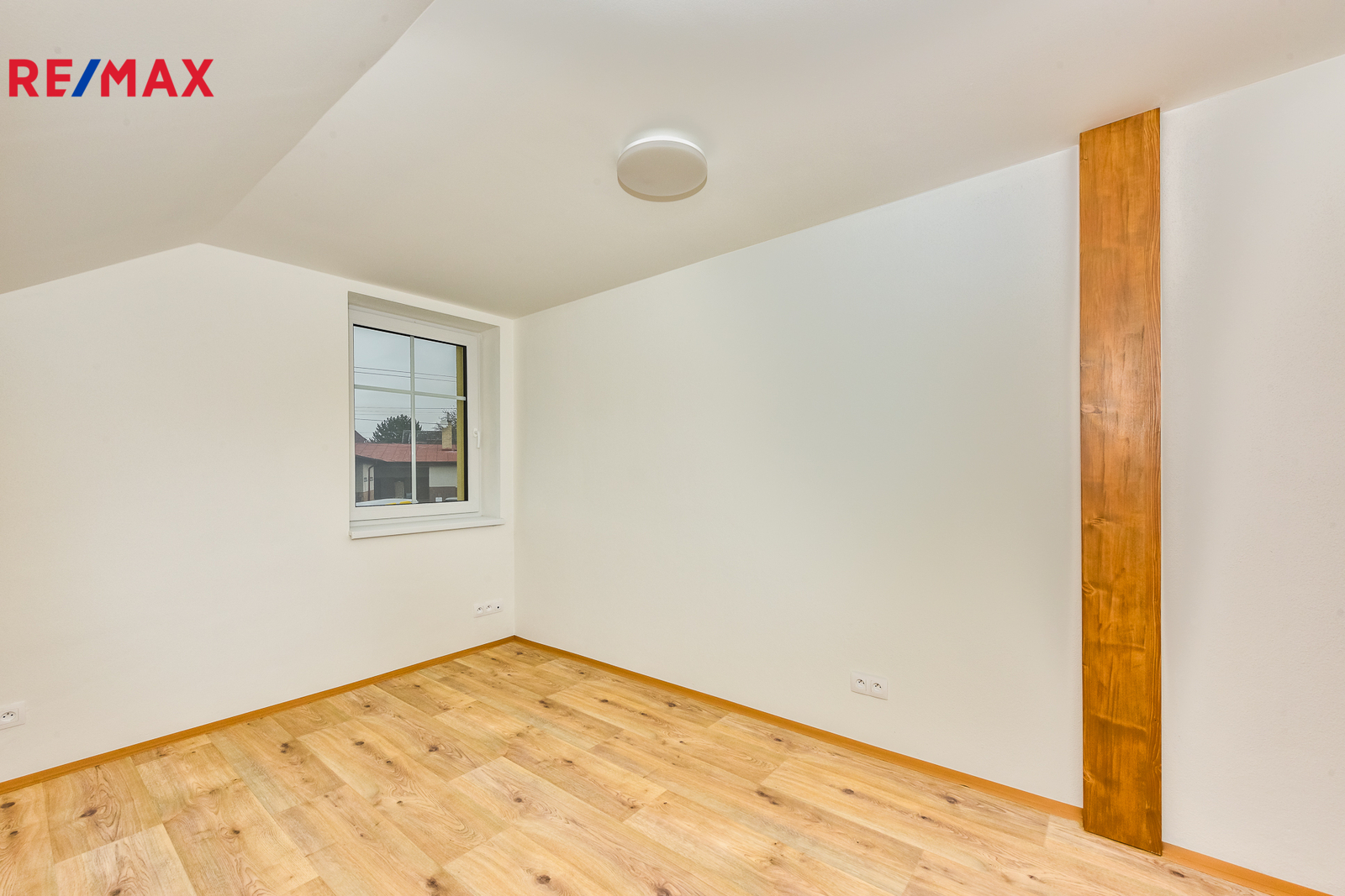 Pokoj č. 2 v patře