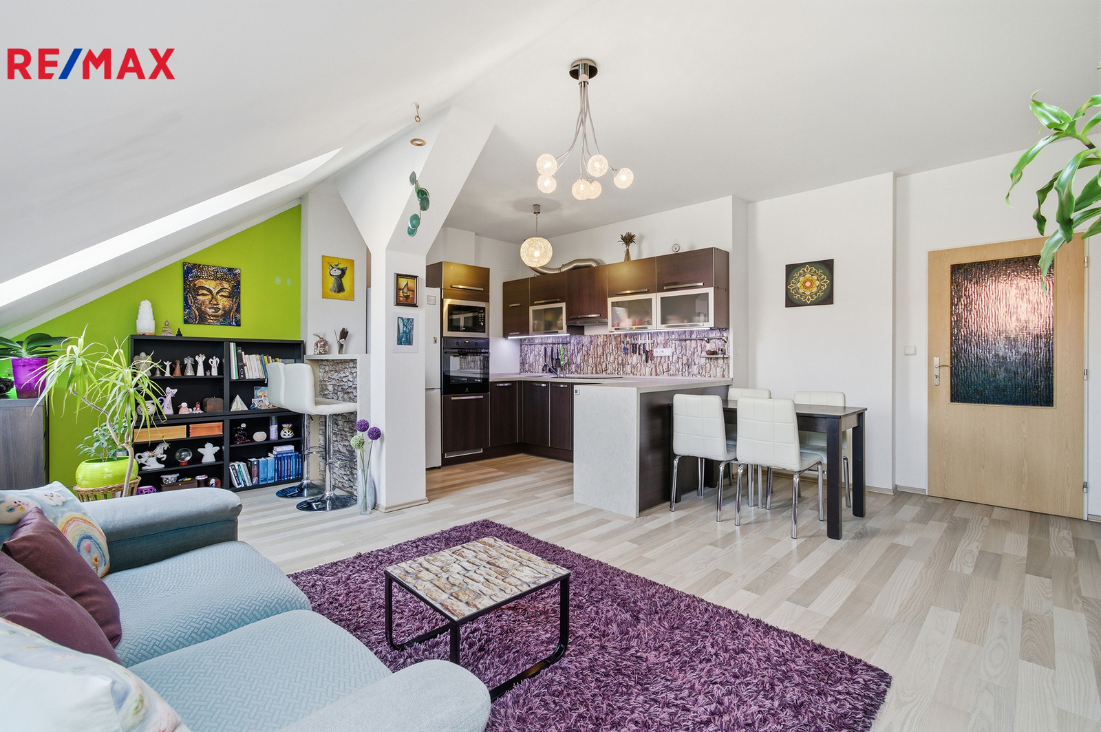 Obývací pokoj s kuchyňským koutem