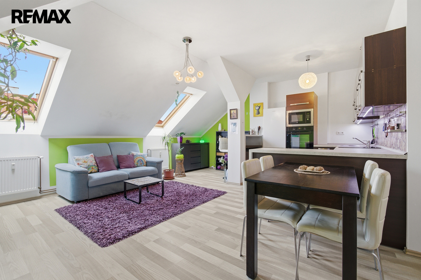 Obývací pokoj s kuchyňským koutem