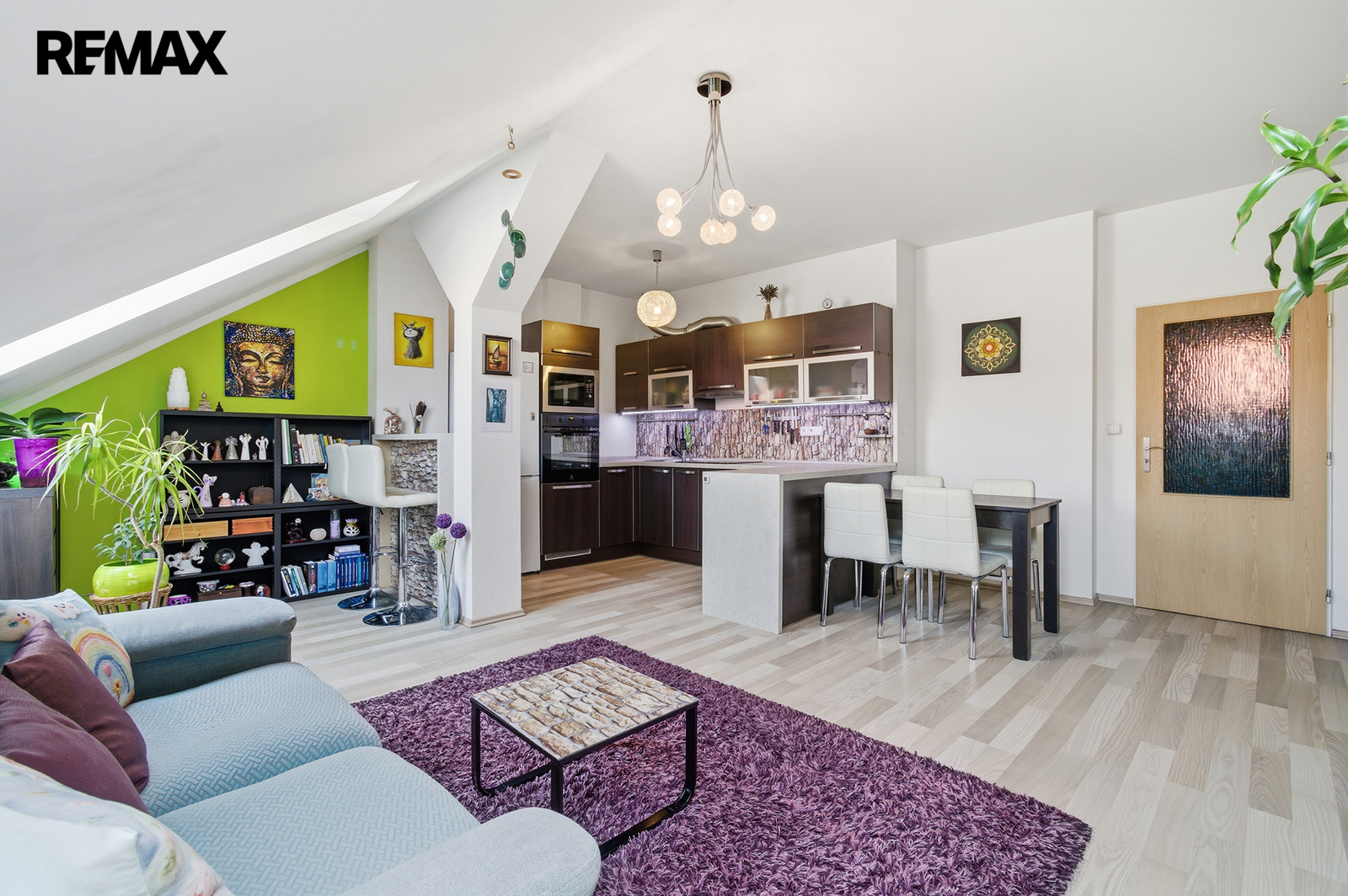 Obývací pokoj s kuchyňským koutem