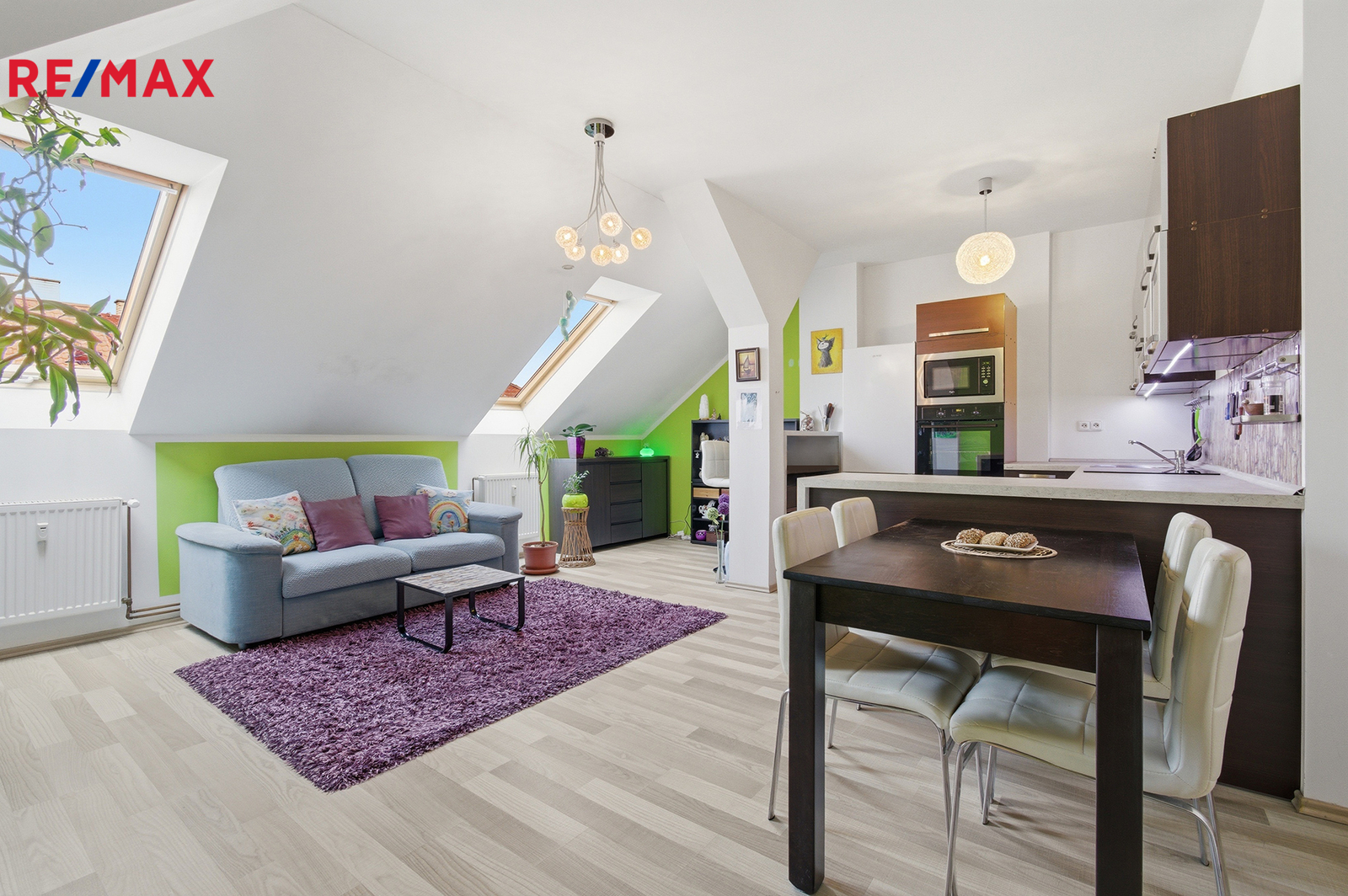 Obývací pokoj s kuchyňským koutem