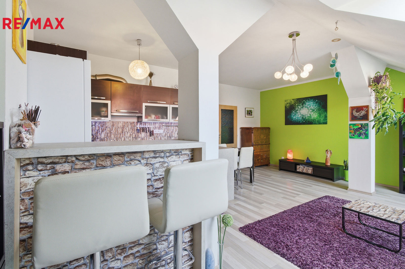 Obývací pokoj s kuchyňským koutem