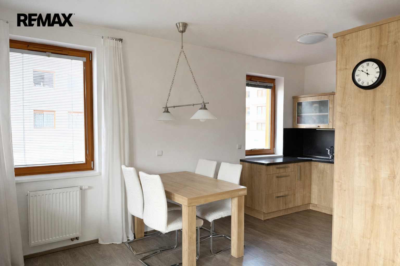 obývací pokoj s kuchyní