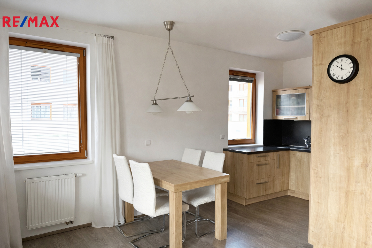 obývací pokoj s kuchyní