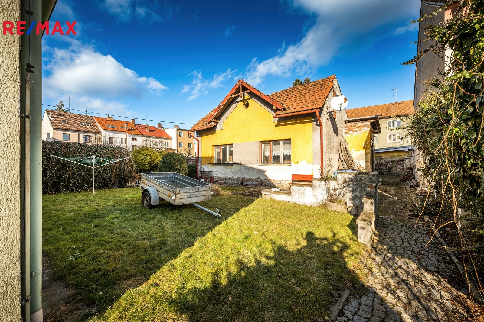 zadní objekt (k demolici)