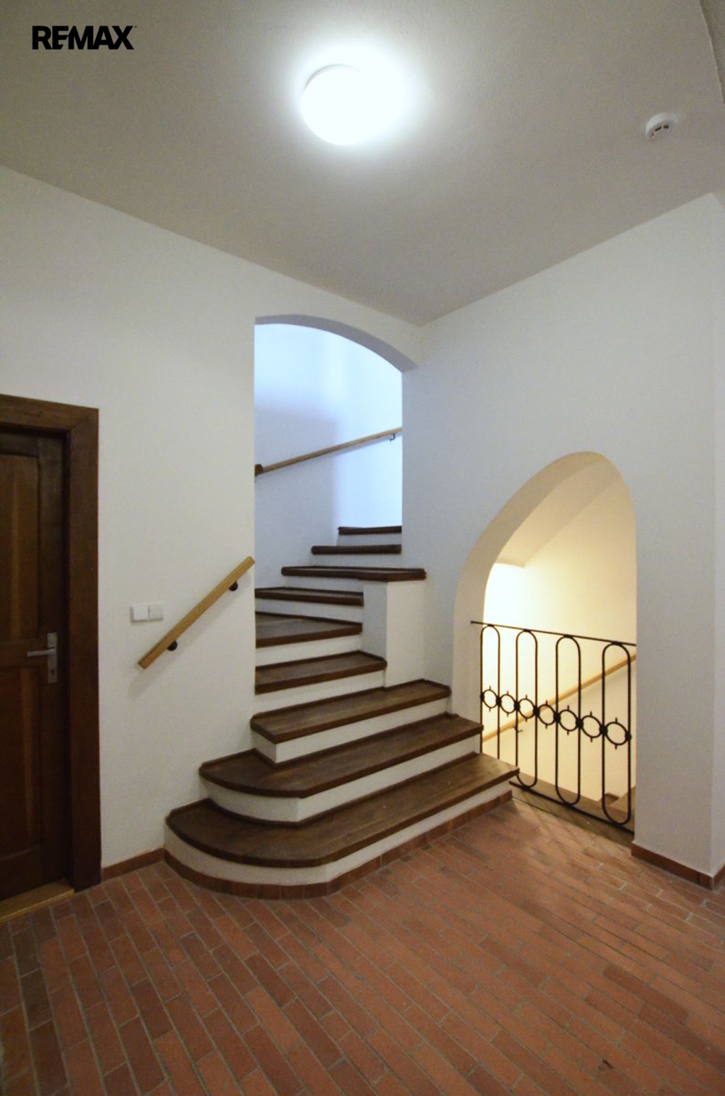 schodiště do 2.patra