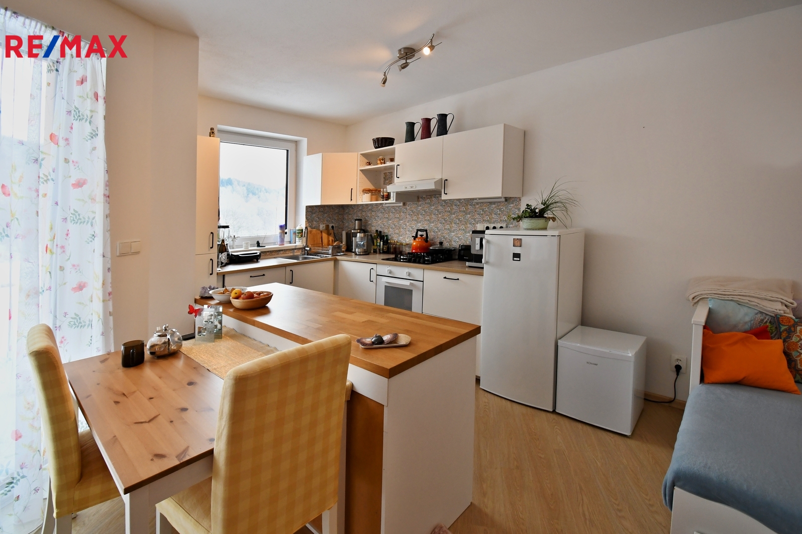 KOJ S KUCHYŇSKÝM KOUTEM