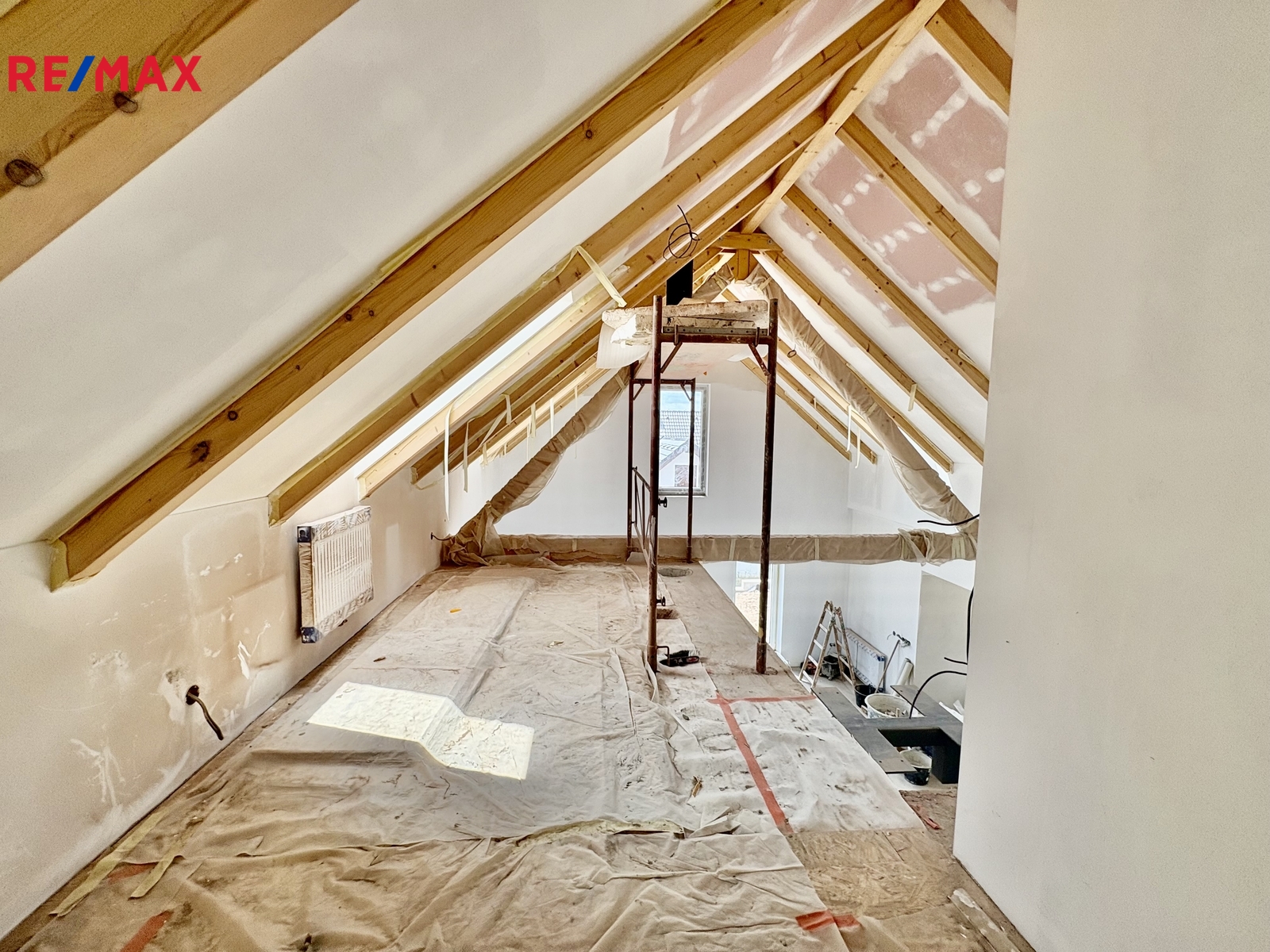 Galerie - otevřený  prostor nad hlavní místností.