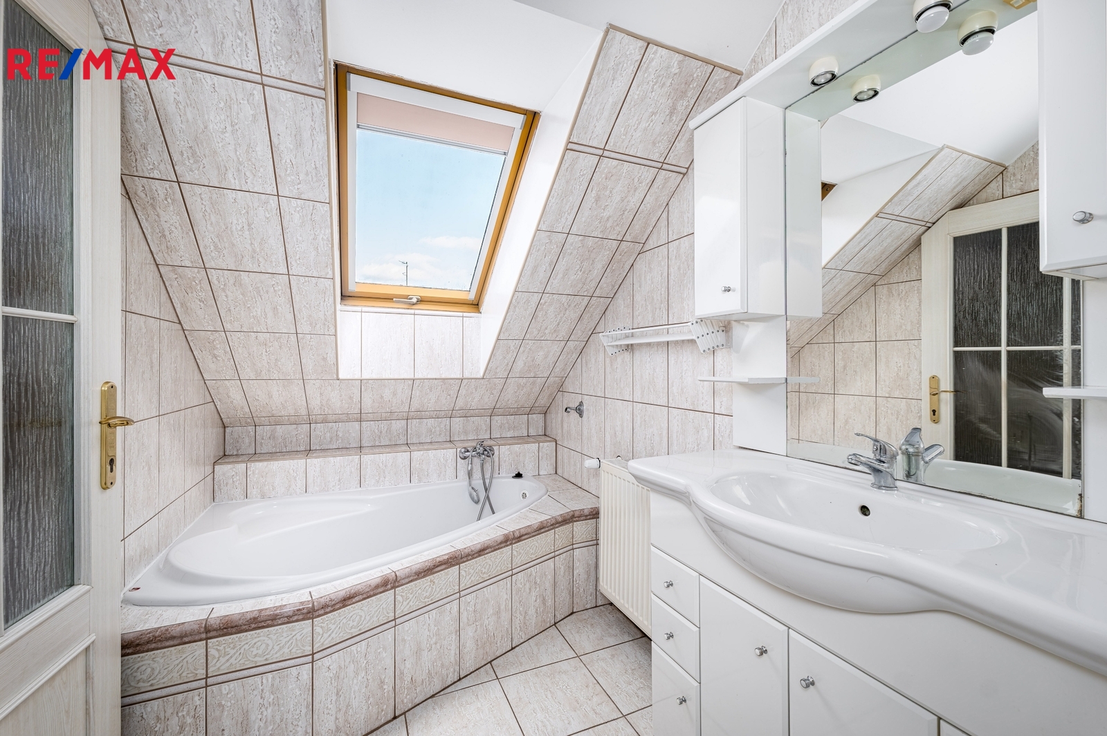 byt ve 2.NP_koupelna