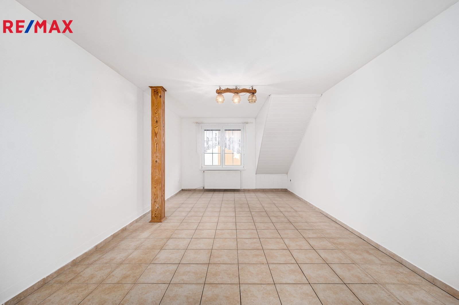 byt ve 2.NP_obývací pokos s kk