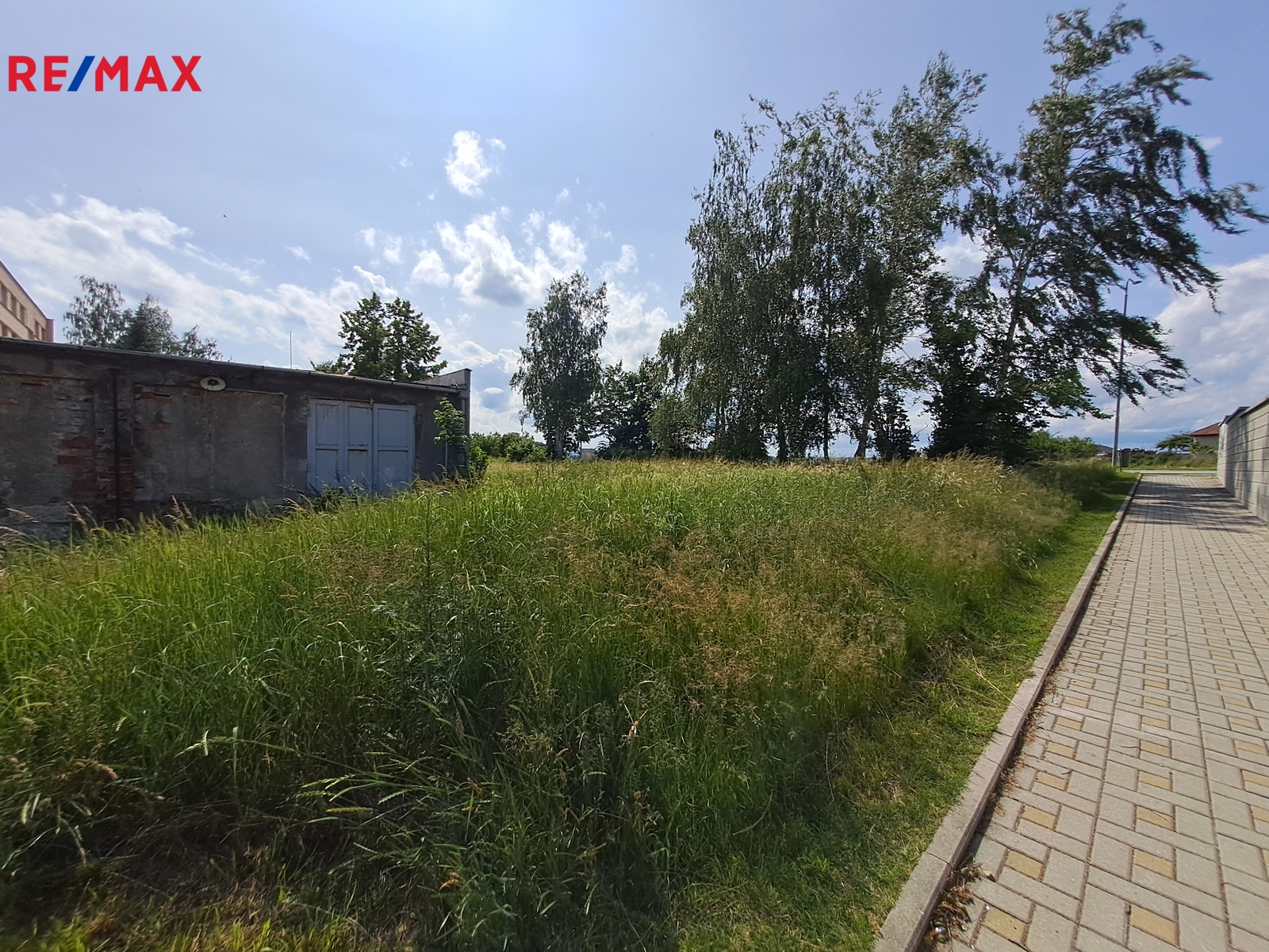 Pohled od hlavní silnice