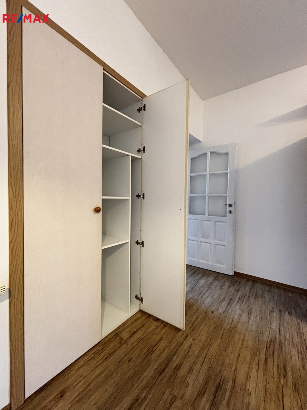 vest. skříň