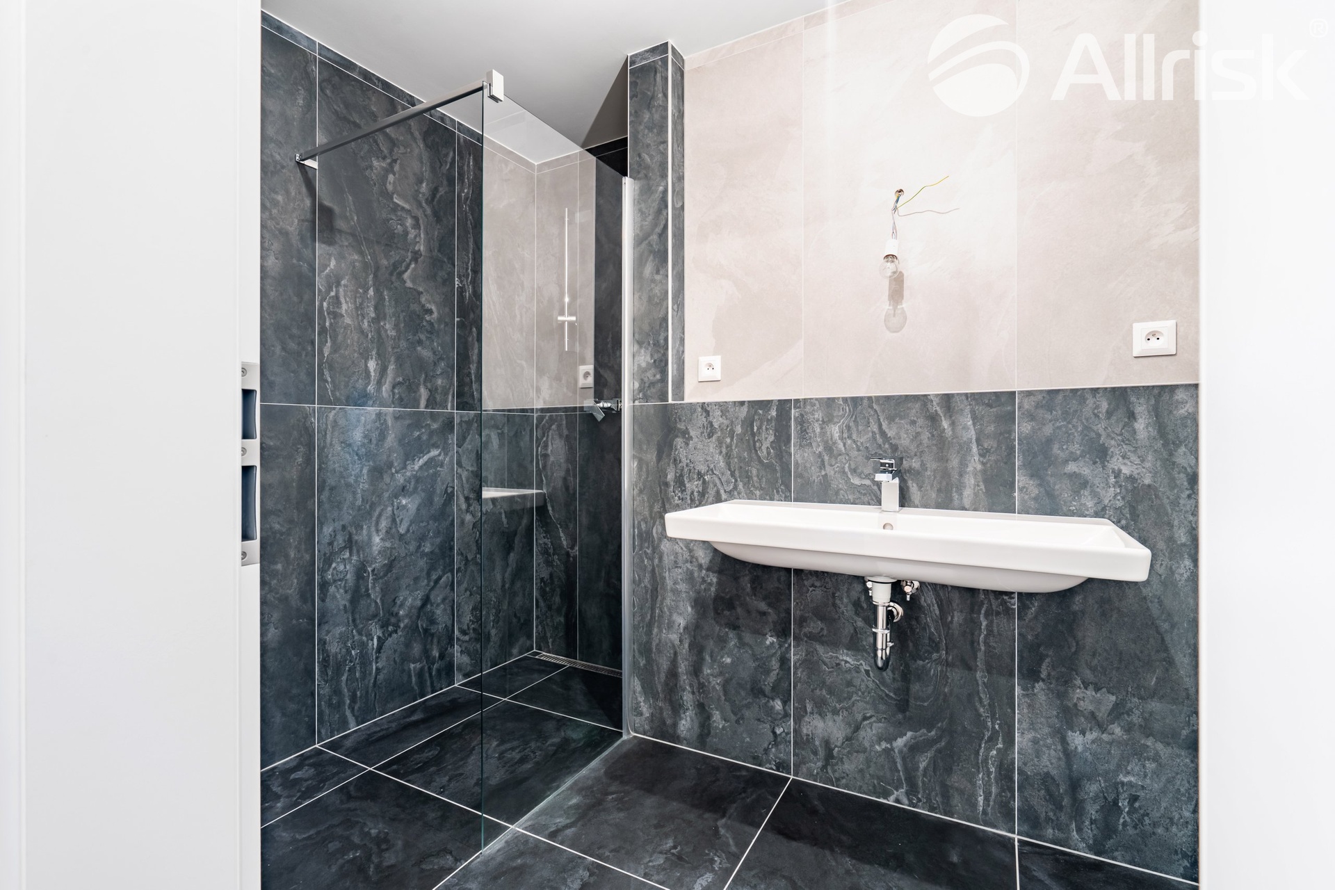 Koupelna se sprchovým koutem