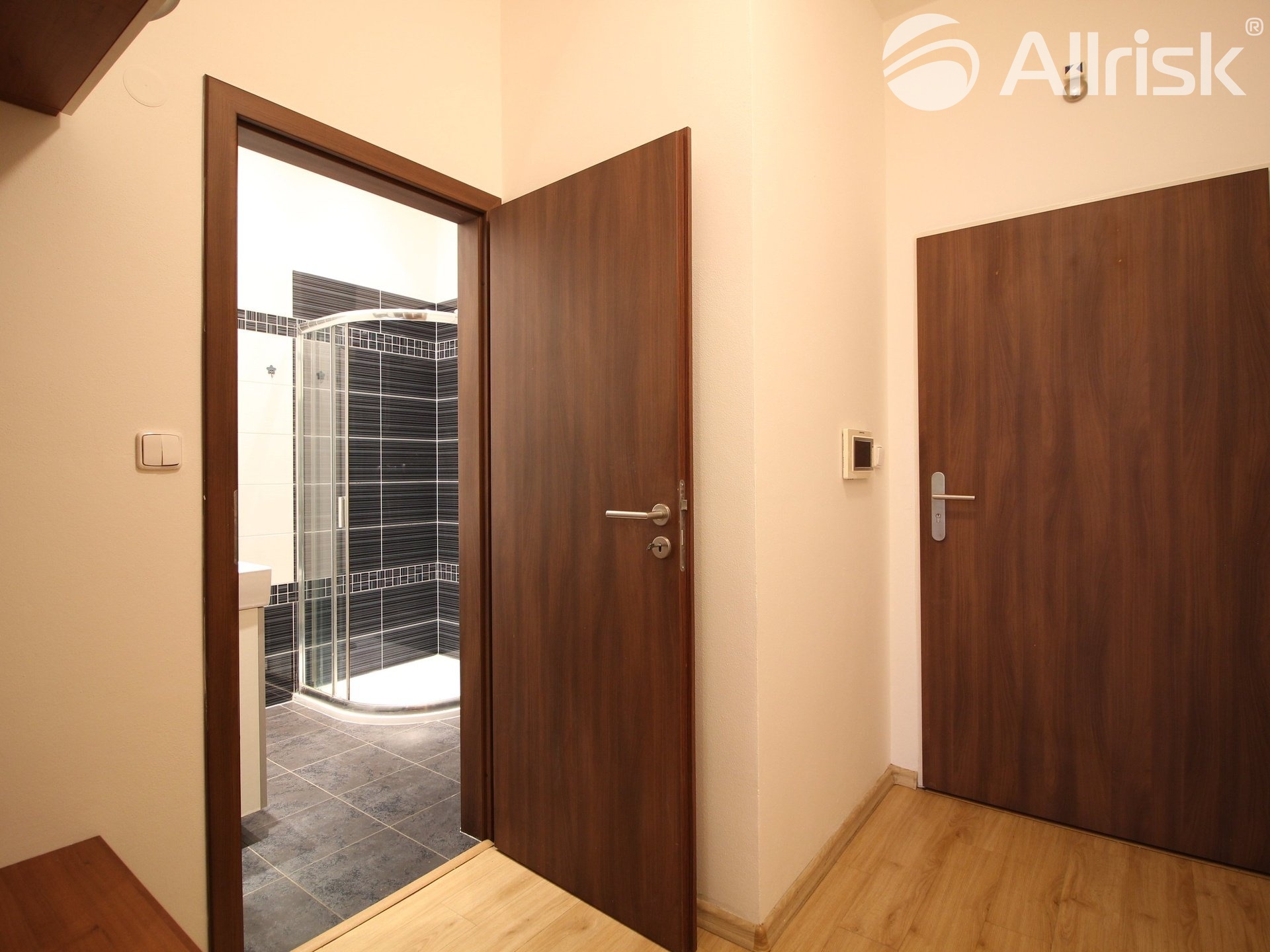 pronajem-bytu-2-kk-o-velikosti-39-m2-s-terasou-16-