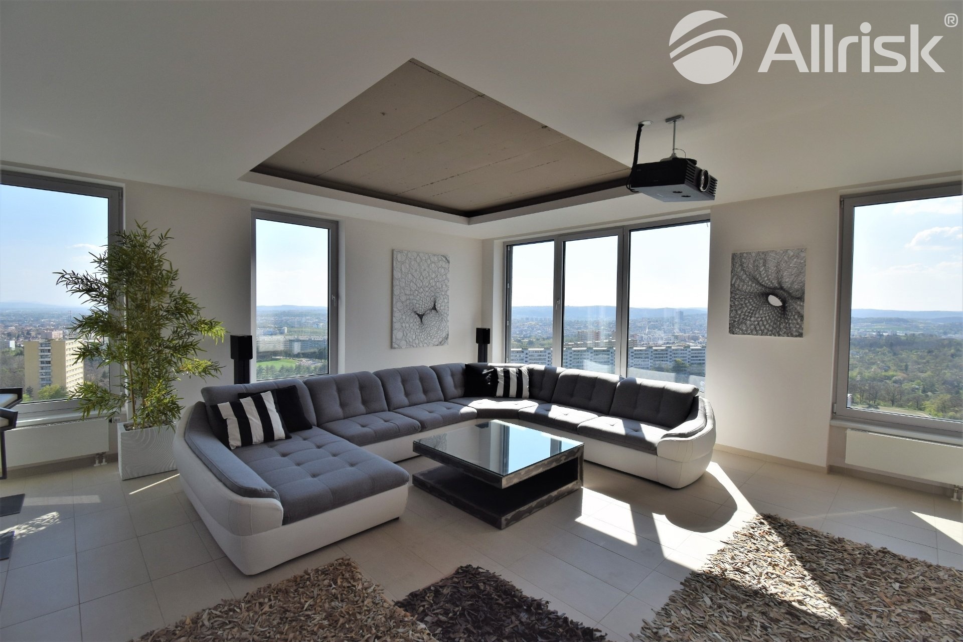 pronajem-atypicke-byty-300m2-brno-lesna-dsc-0003-8