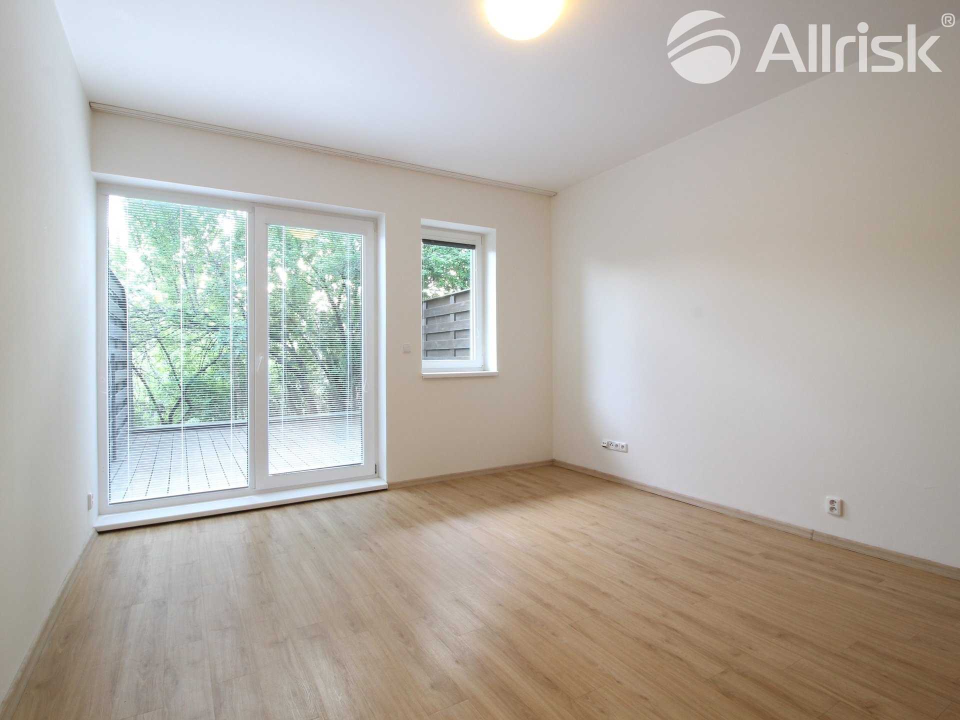 pronajem-bytu-2-kk-o-velikosti-39-m2-s-terasou-16-