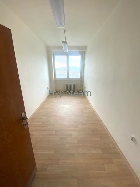 kancelář č. 216 pohled k oknu