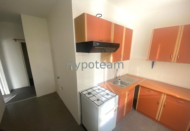 kuchyň s prostorem na pračku