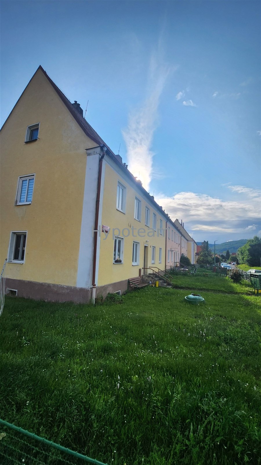 pohled na dům před domem