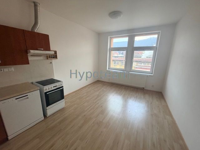 obývací prostor s kuchyňským koutem