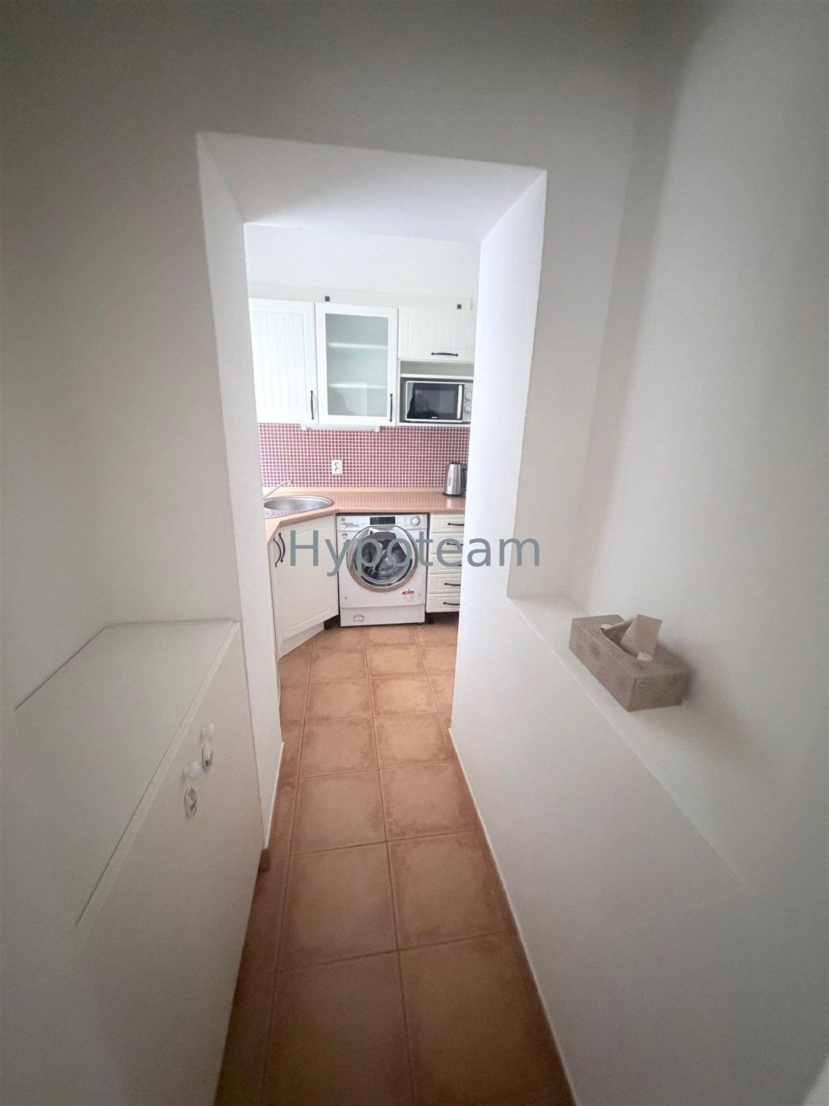 vstup do kuchyně z obývacího pokoje