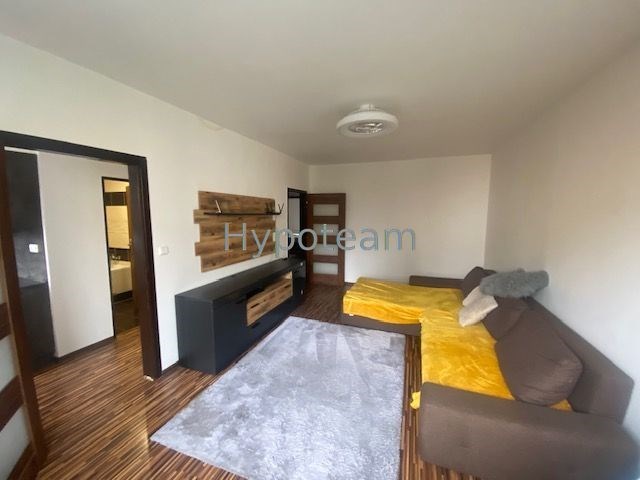 obývací pokoj pohled od okna