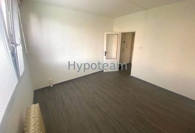 ložnice pohled od okna