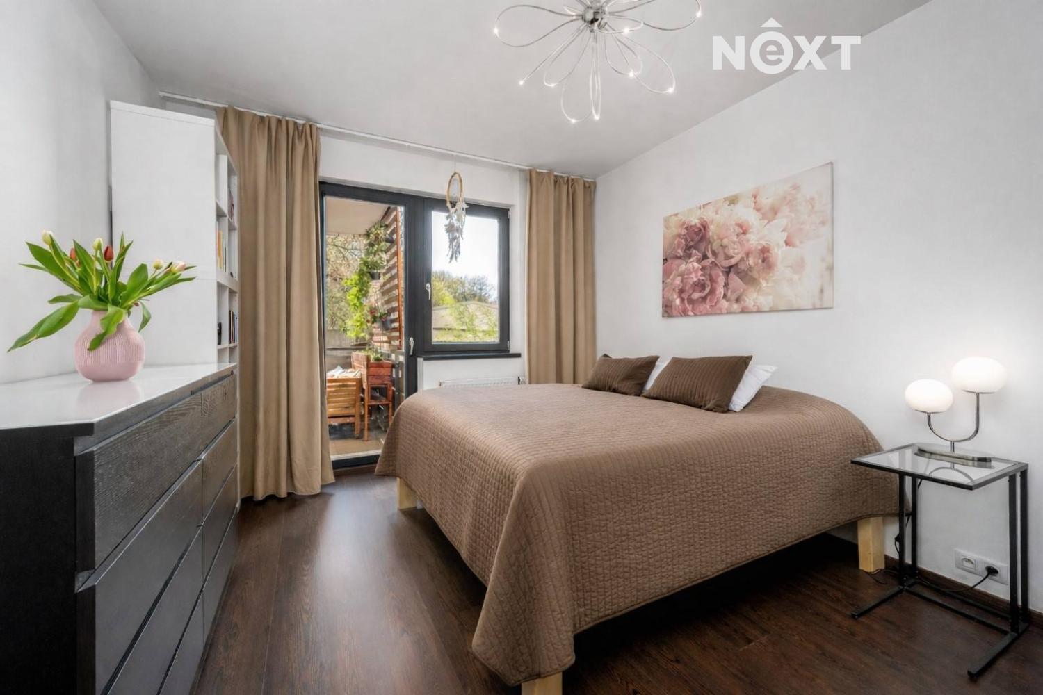 modern-bedroom-with-balcony-and-tulips.1775913249.