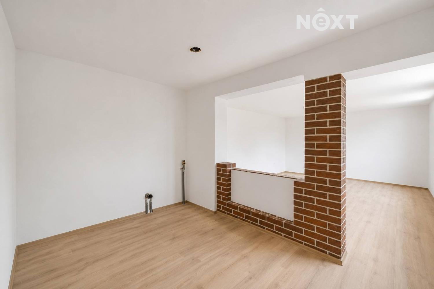 wide-angle-interior-photo-of-an-empty-newly-renov.