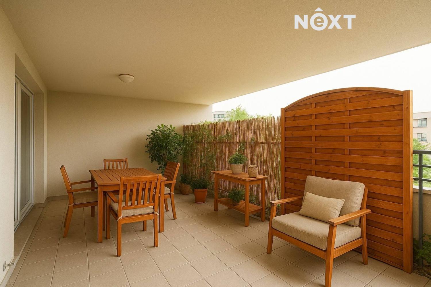 prostorna-terasa-s-drevenym-nabytkem.1757008827.jp