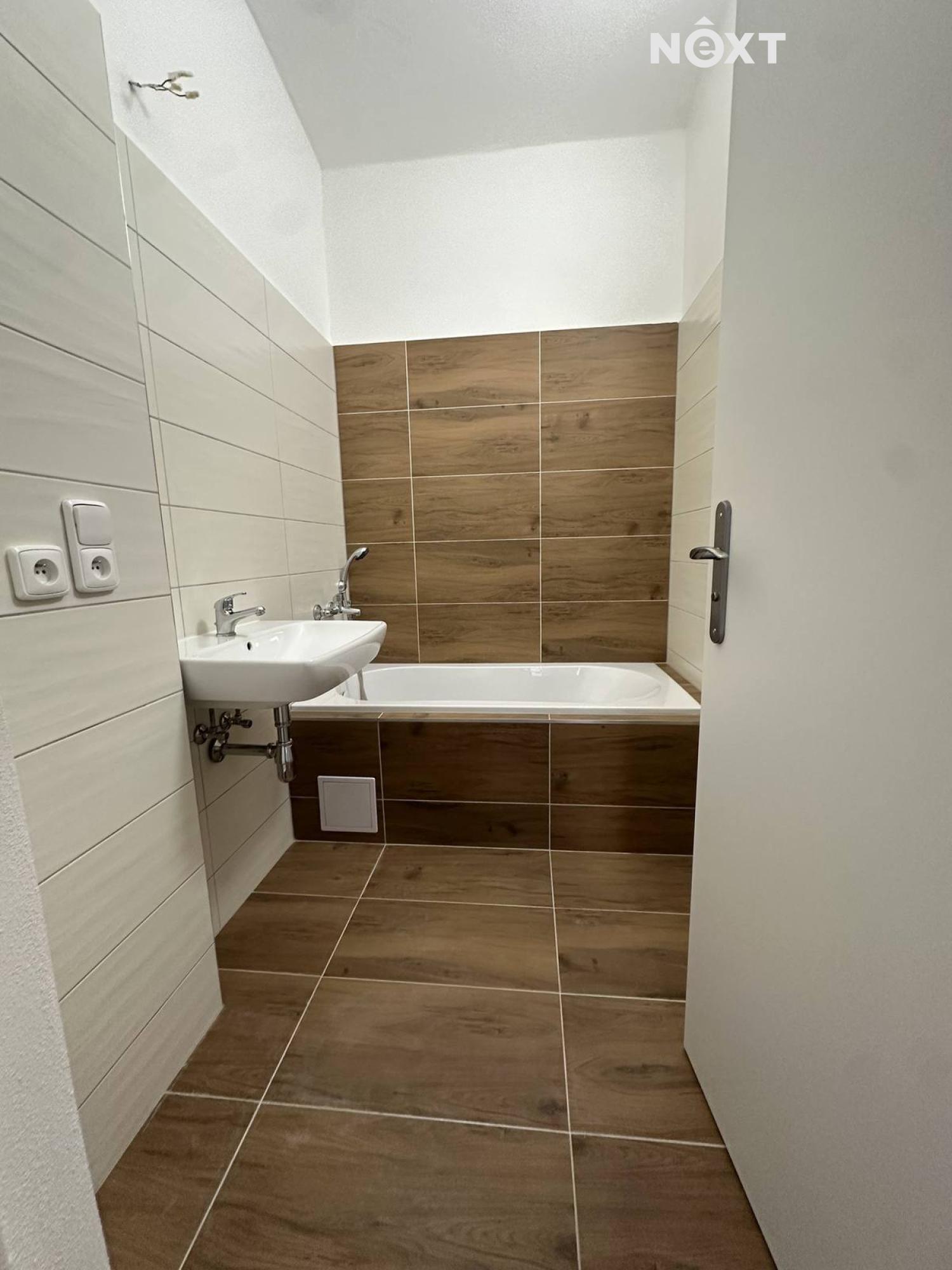 nove-zrekonstruovany-byt-2-kk-574-m2-na-namesti-ve