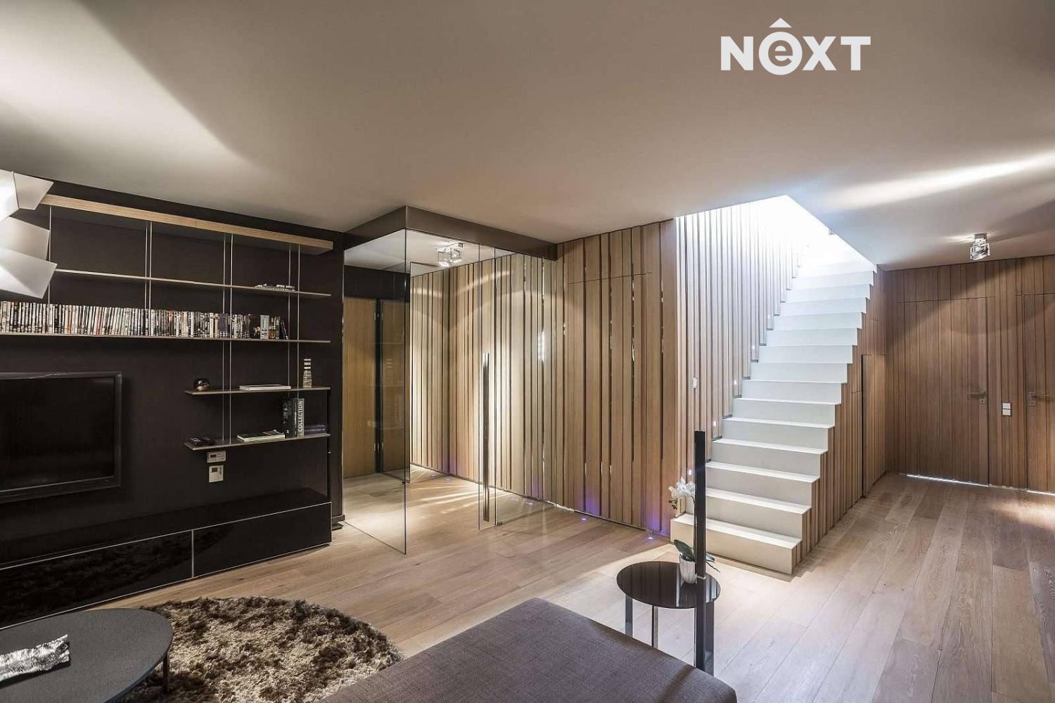 penthouse-22.1757677444.jpg