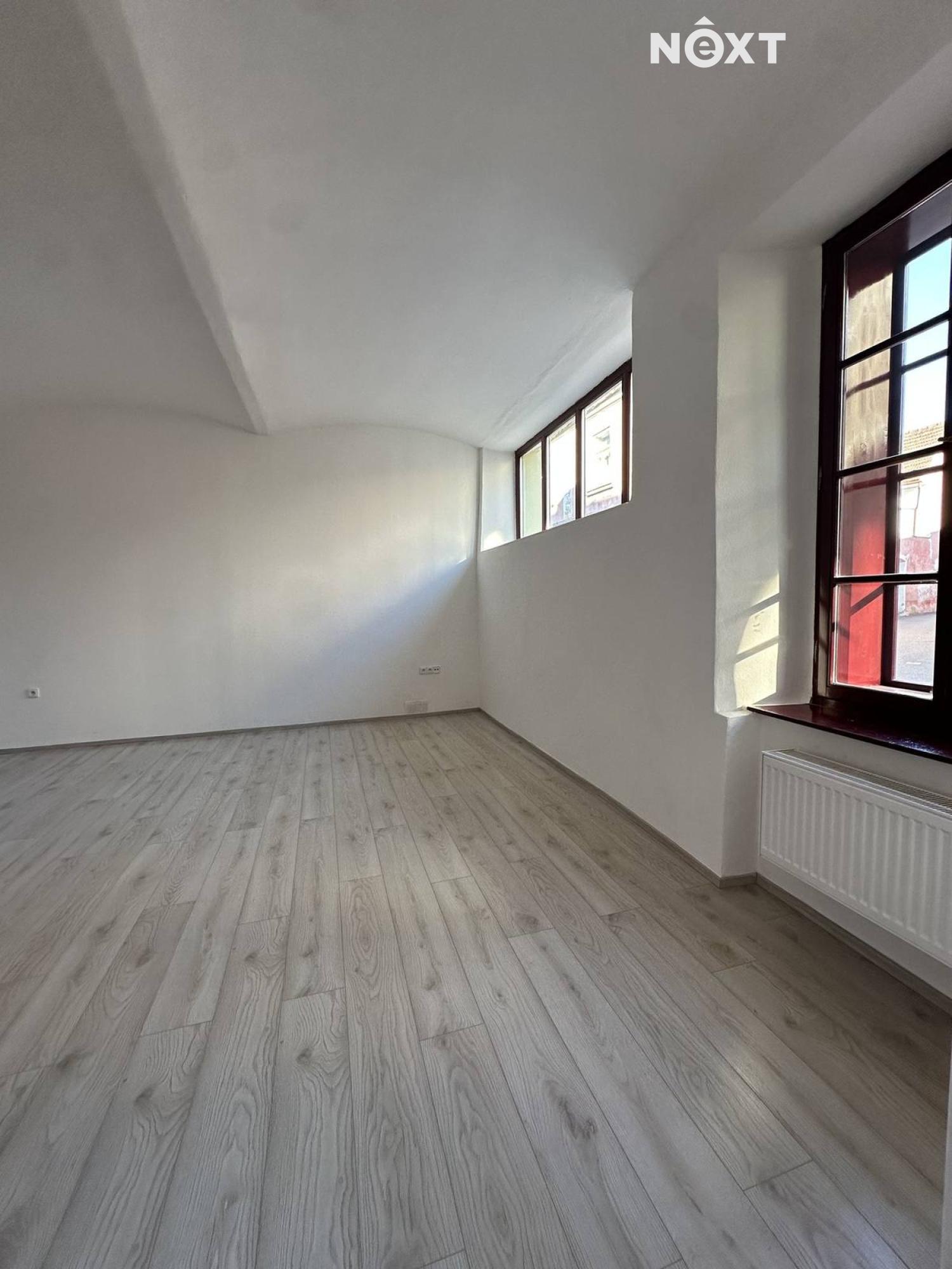 nove-zrekonstruovany-byt-2-kk-574-m2-na-namesti-ve