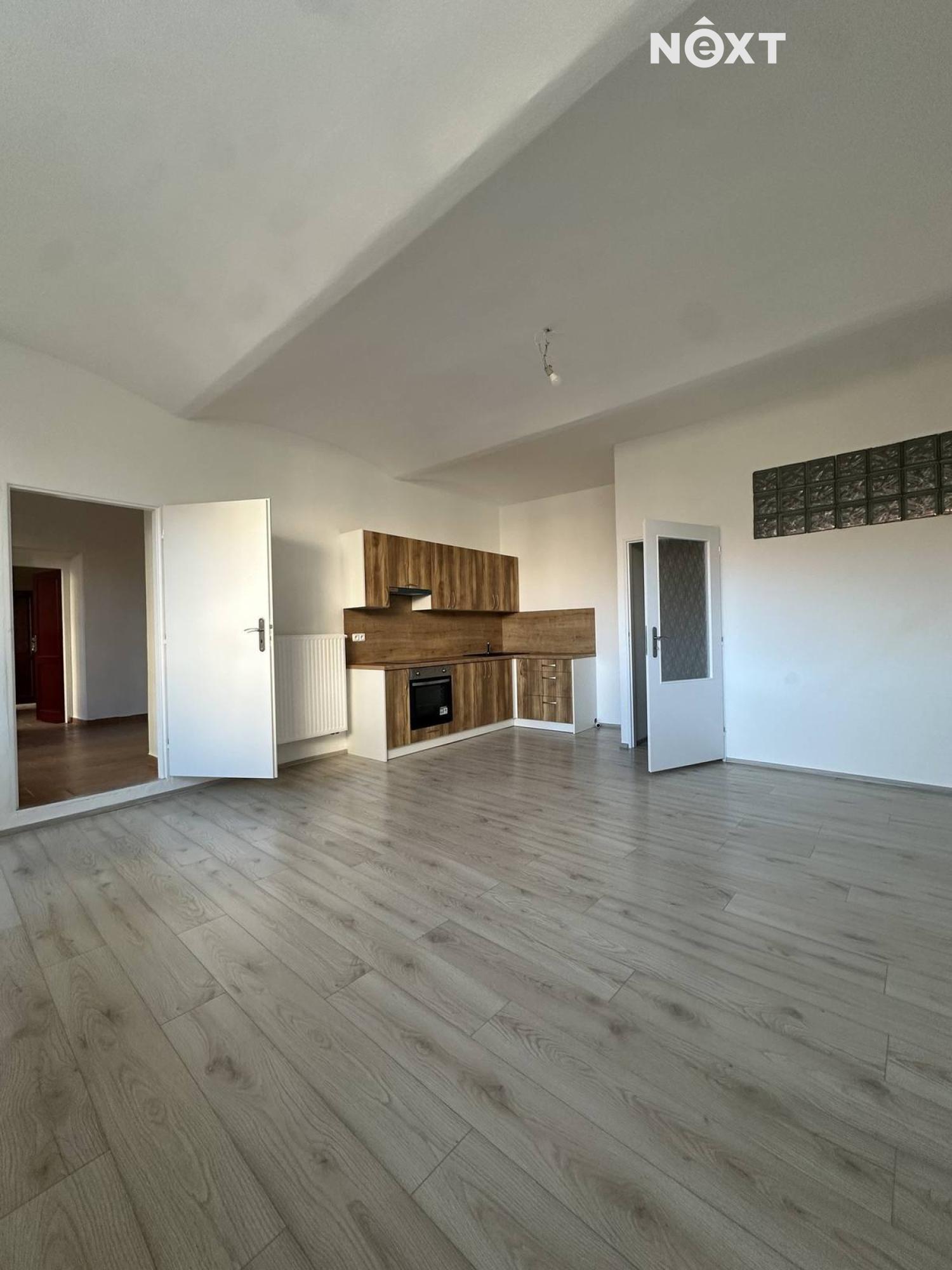 nove-zrekonstruovany-byt-2-kk-574-m2-na-namesti-ve