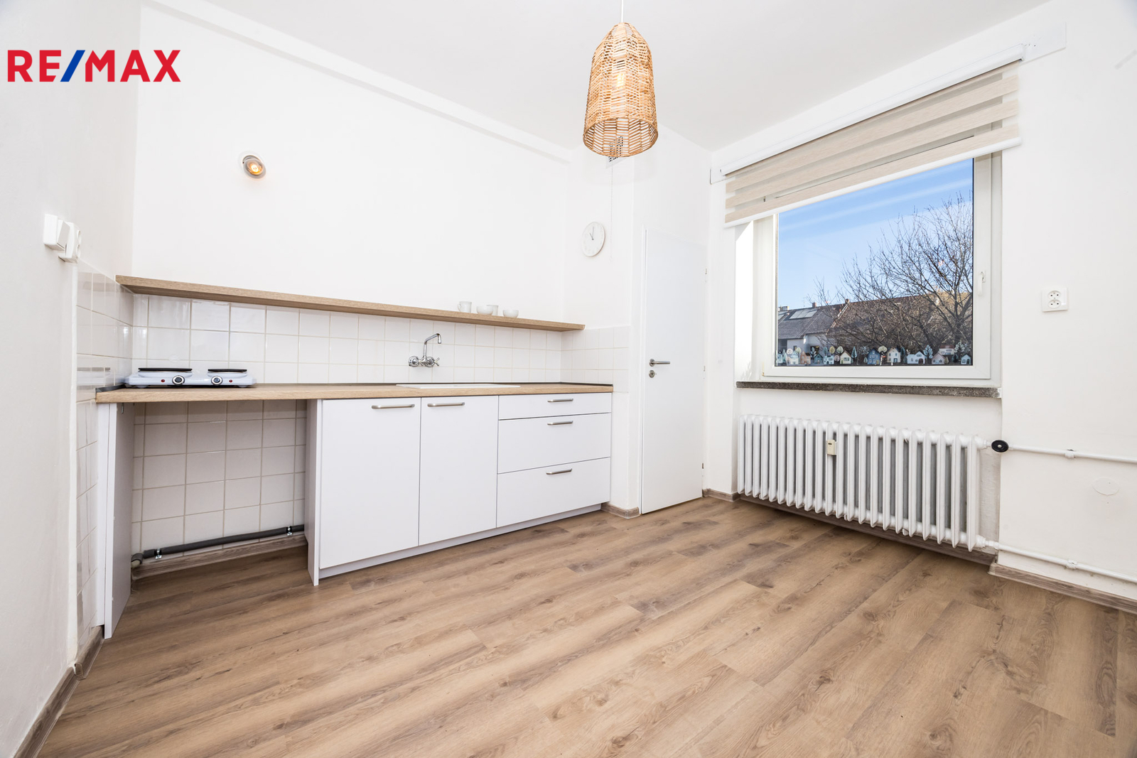 Kuchyně s výhledem do dvora