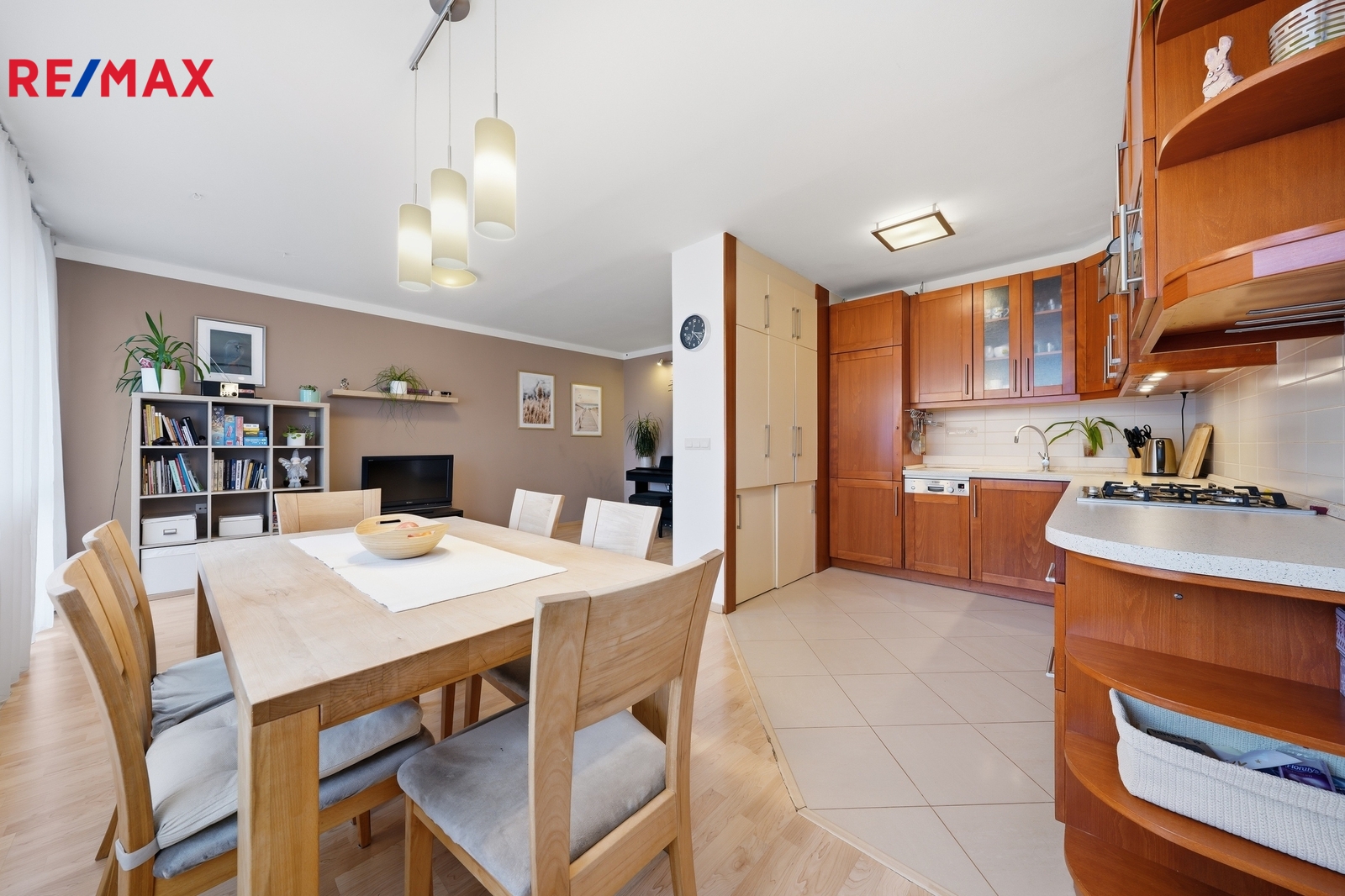 obývací pokoj s kuchyní