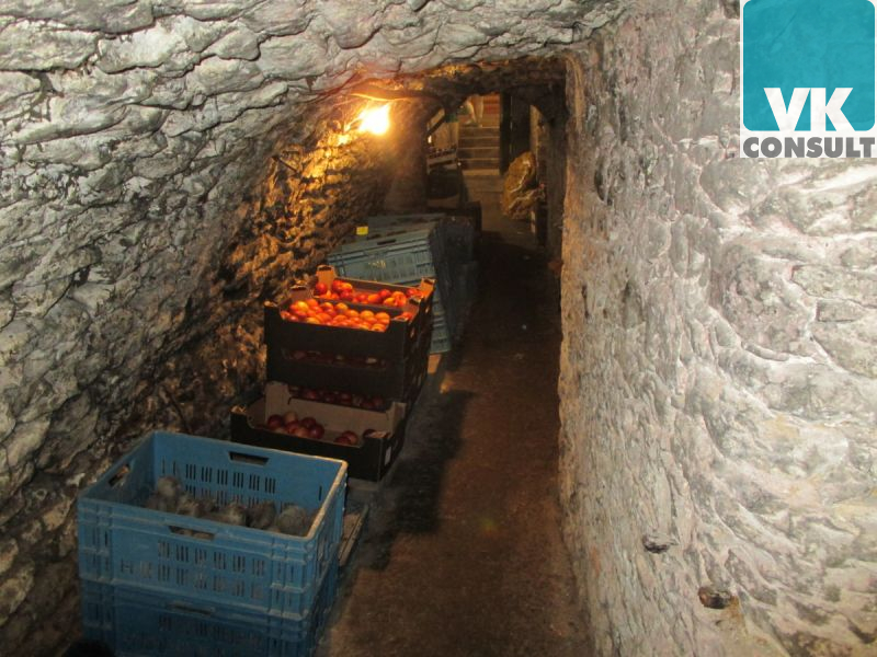 Pronájem - obchodní prostory na náměstí - Litomyšl