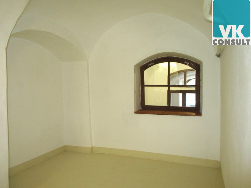 Pronájem - obchodní prostory na náměstí - Litomyšl