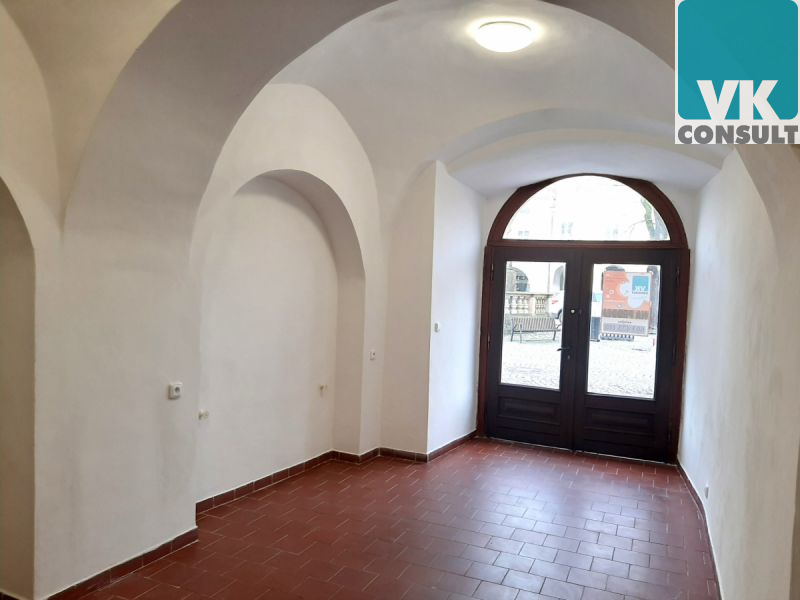 Pronájem - obchodní prostory na náměstí - Litomyšl