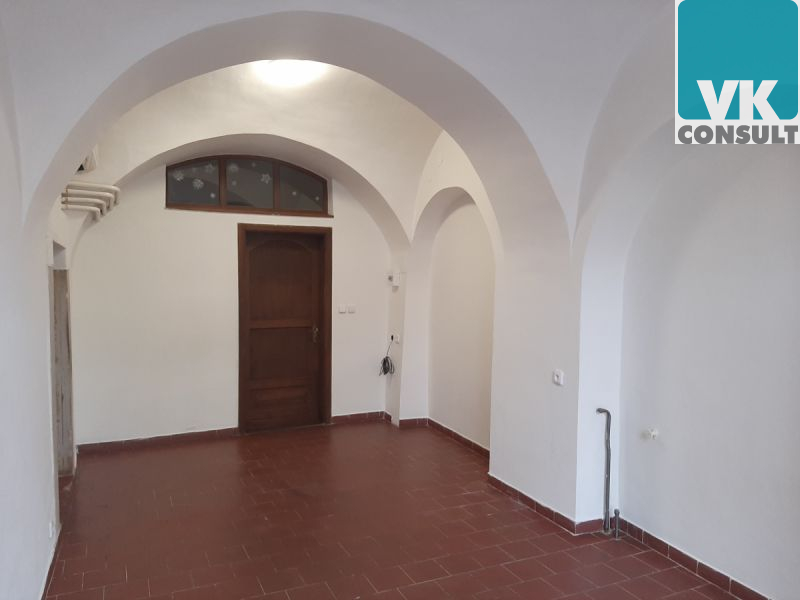 Pronájem - obchodní prostory na náměstí - Litomyšl