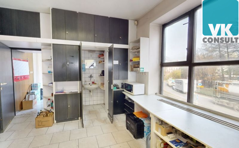 Pronájem - komerční prostory 323 m2 - Kpt. Jaroše 